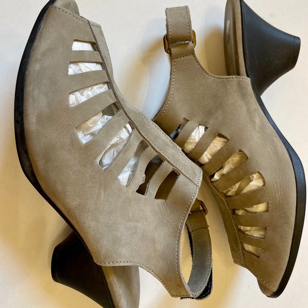Size 38 (7.5) Arche Enexor Taupe Leather Slingback Sandals